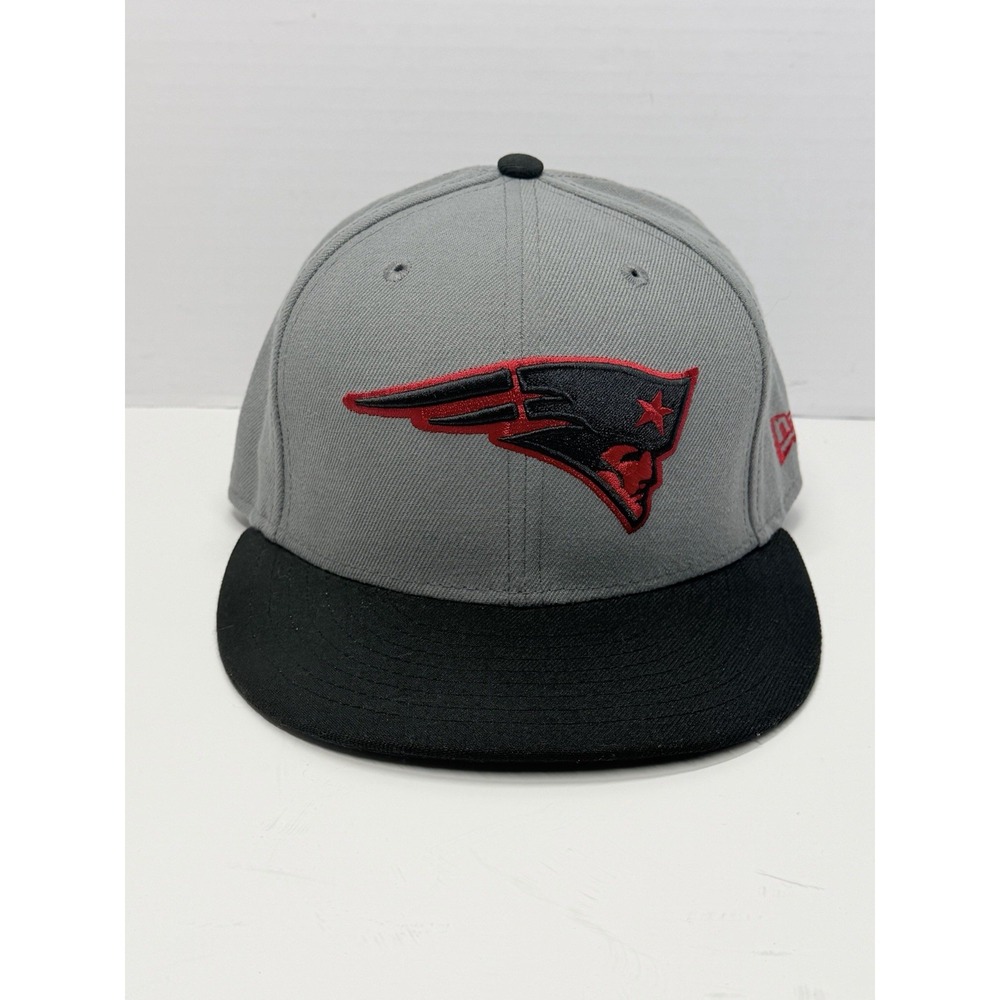 New Era New England Patriots 59FIFTY Fitted Hat 7 1/8 Gray Black Red NFL